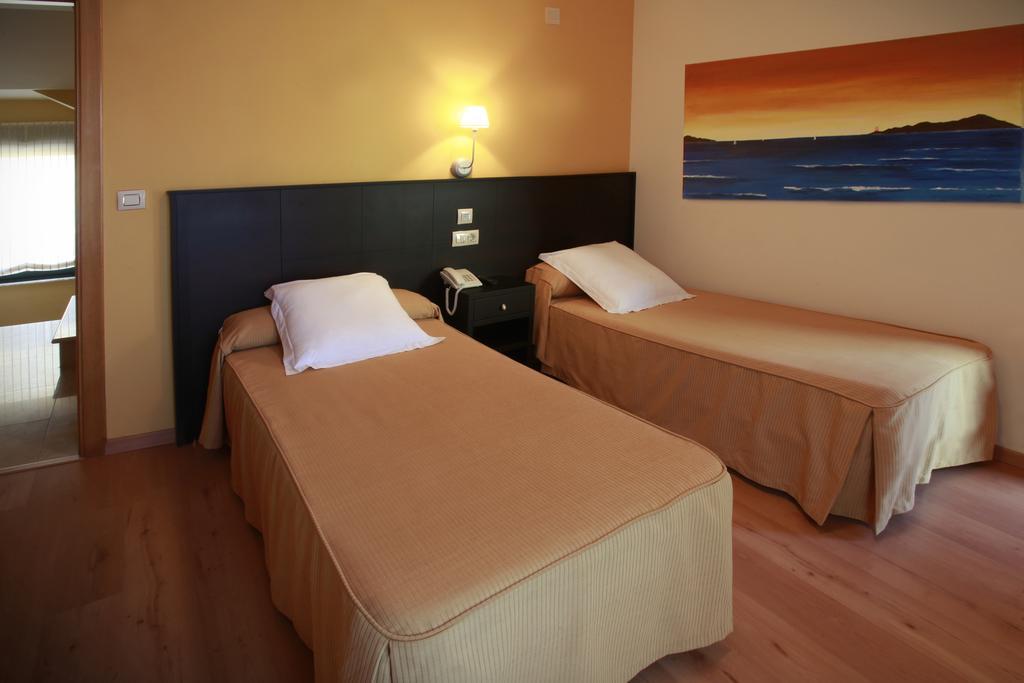 Hotel Habitat Cm Muxía Extérieur photo